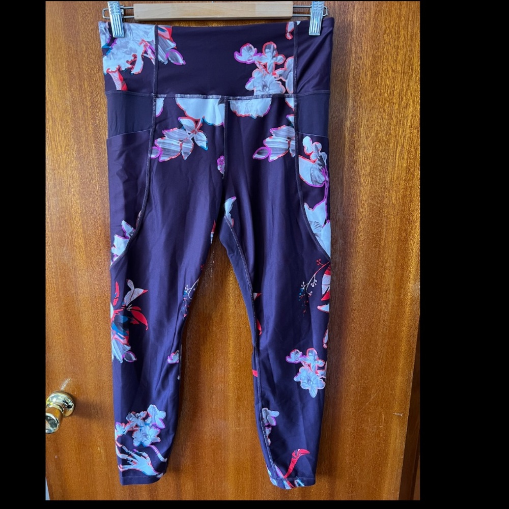Purple floral cropped Athleta leggings- never worn!
